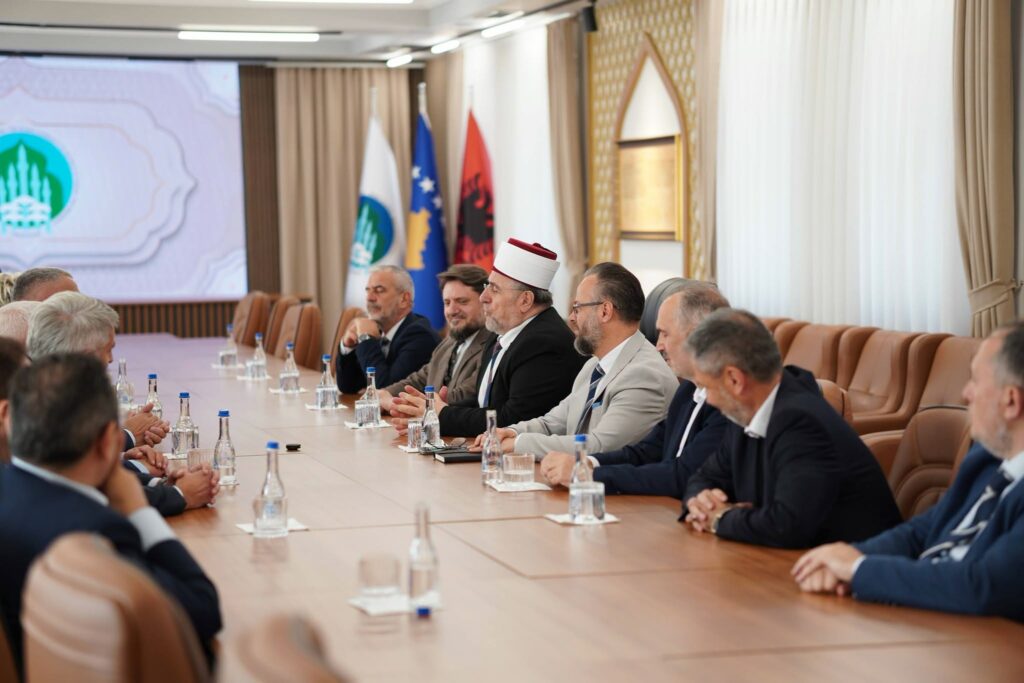 Përfaqësuesit politikë të Luginës takojnë Naim Tërnavën në prag të zgjedhjeve në Serbi  Shqiptarët duhet të dalin në votime